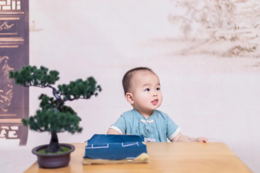 宜阳五个月宝宝可以站吗 宜阳五个月宝宝可以站吗